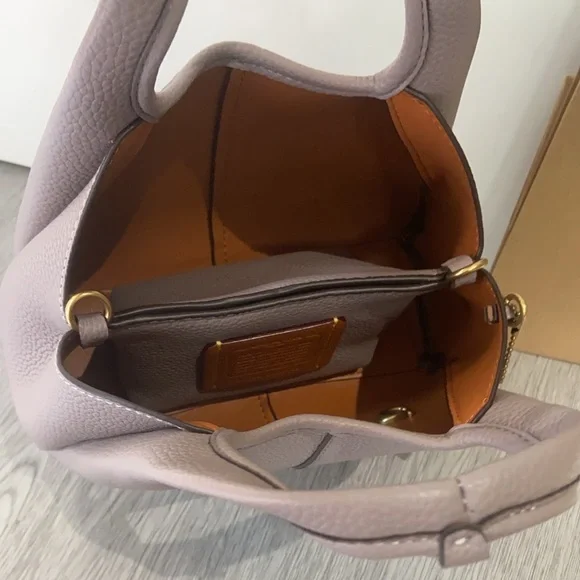 Coach Lana Bucket Bag Leather Shoulder Crossbody - Picture 9 of 9